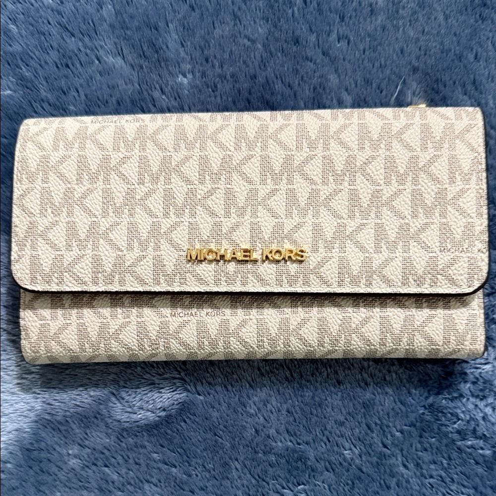 Jet Set Large Logo Trifold Wallet NWOT